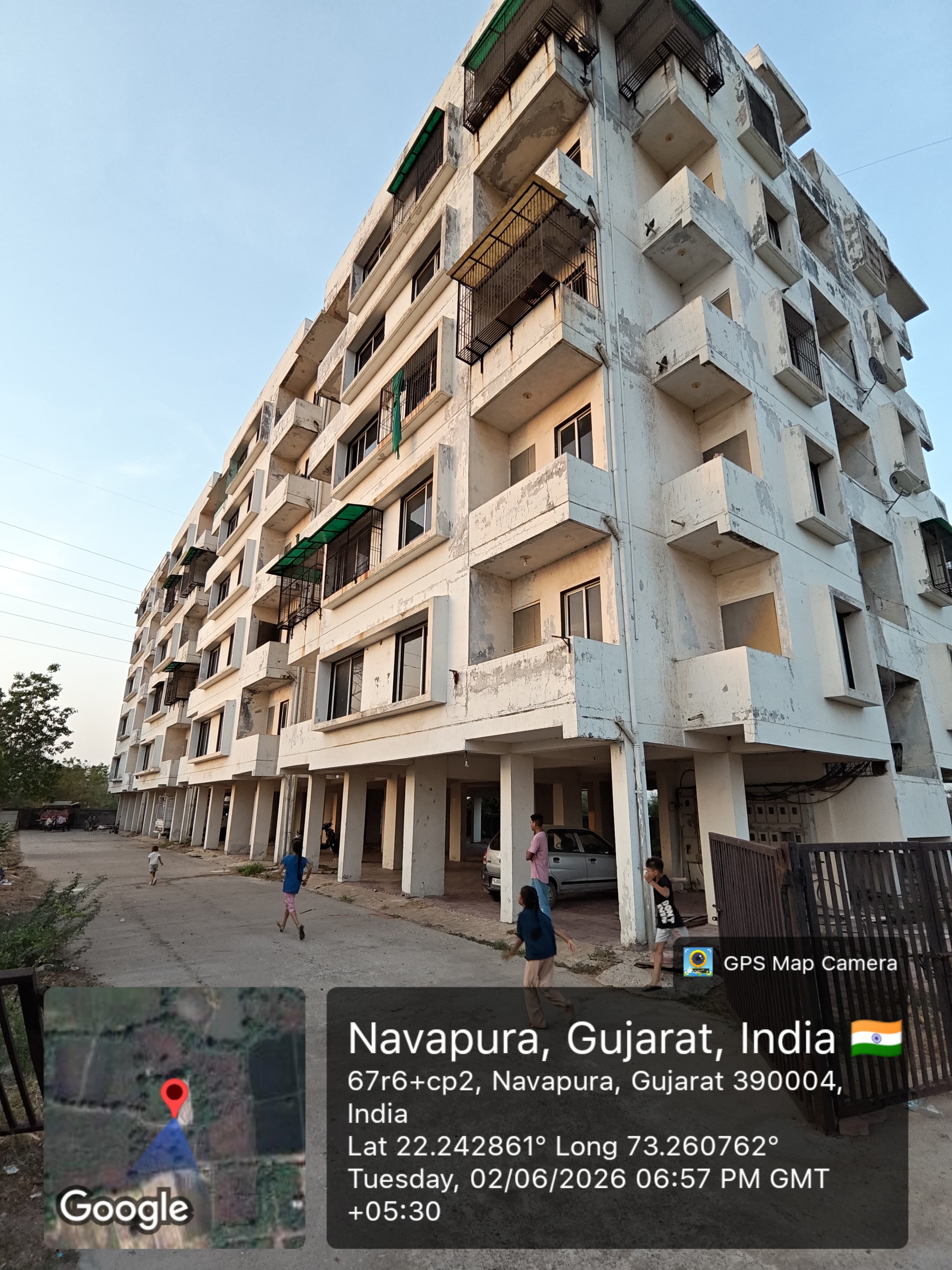 412 square feet Flat for sale in Vadodara — photo 1