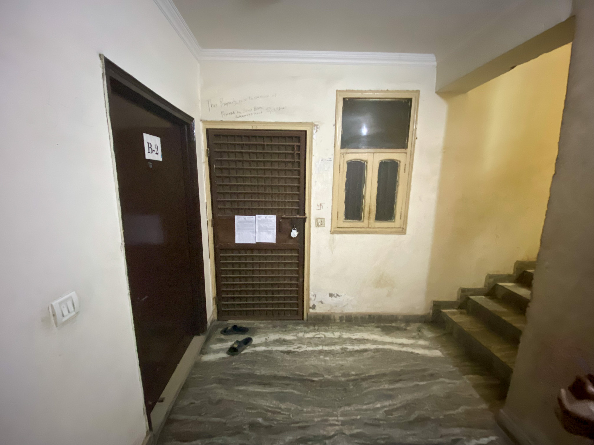560 square feet Flat for sale in ANAND VIHAR New Delhi — photo 1