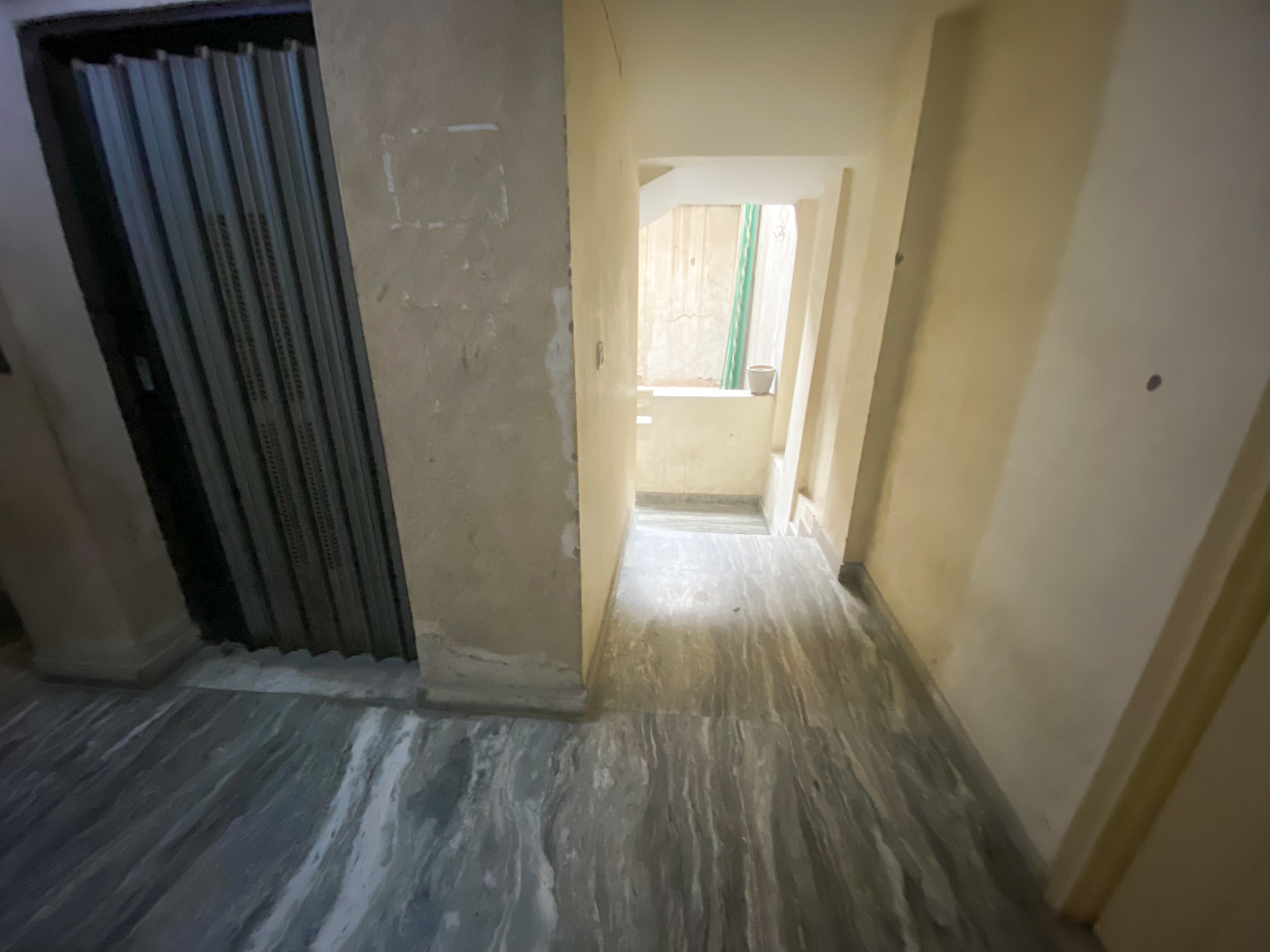 560 square feet Flat for sale in ANAND VIHAR New Delhi — photo 2