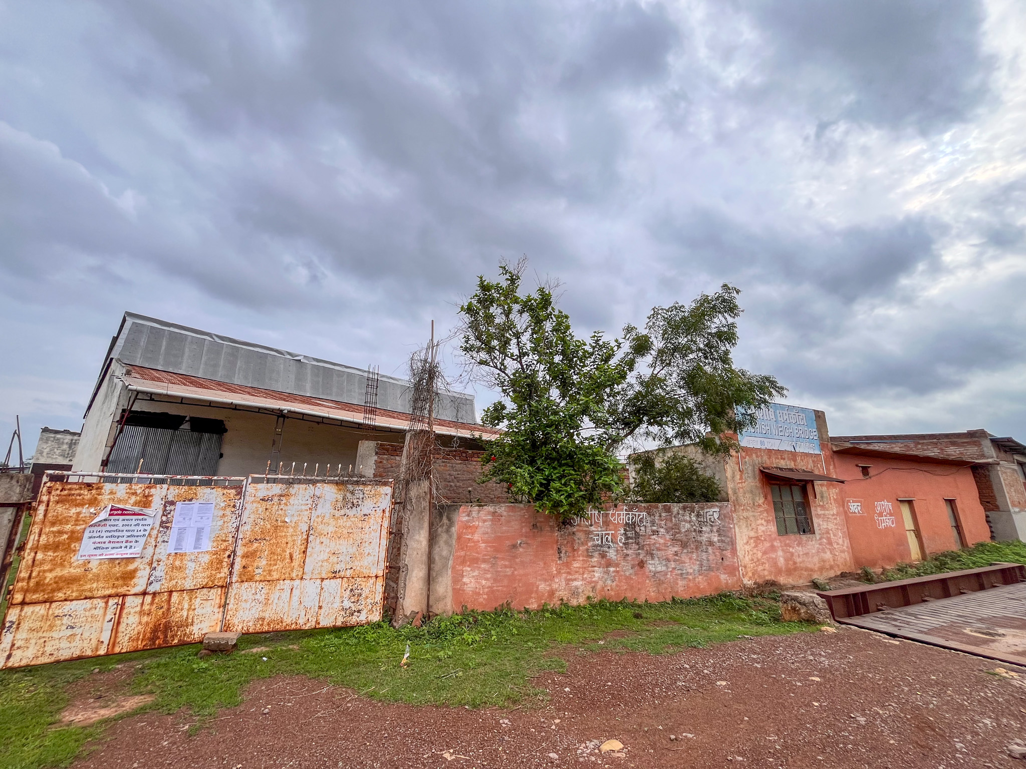 Industrial Plot with Factory Building for sale in Selud Utai — photo 2