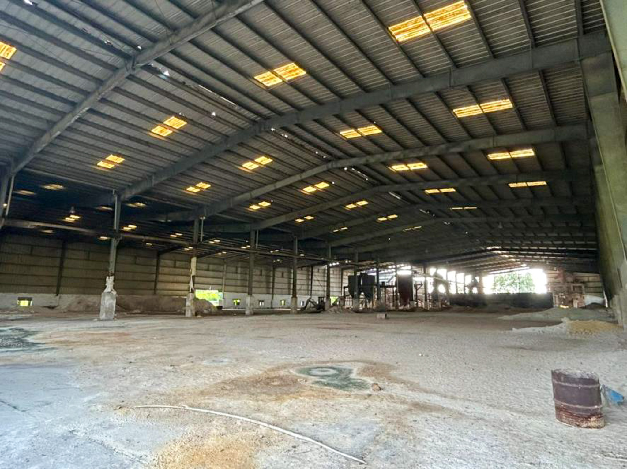 Shed with Plant and Machinery for sale in Chanukya Cement Factory — photo 1