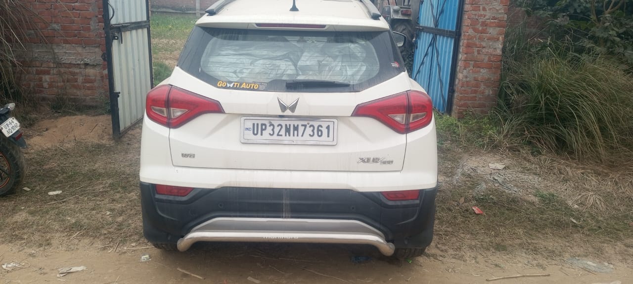 2023 Mahindra XUV300 W6 Compact SUV 51000 km 3 years for sale in SINGH RECOVERY YARD Sultanpur — photo 3