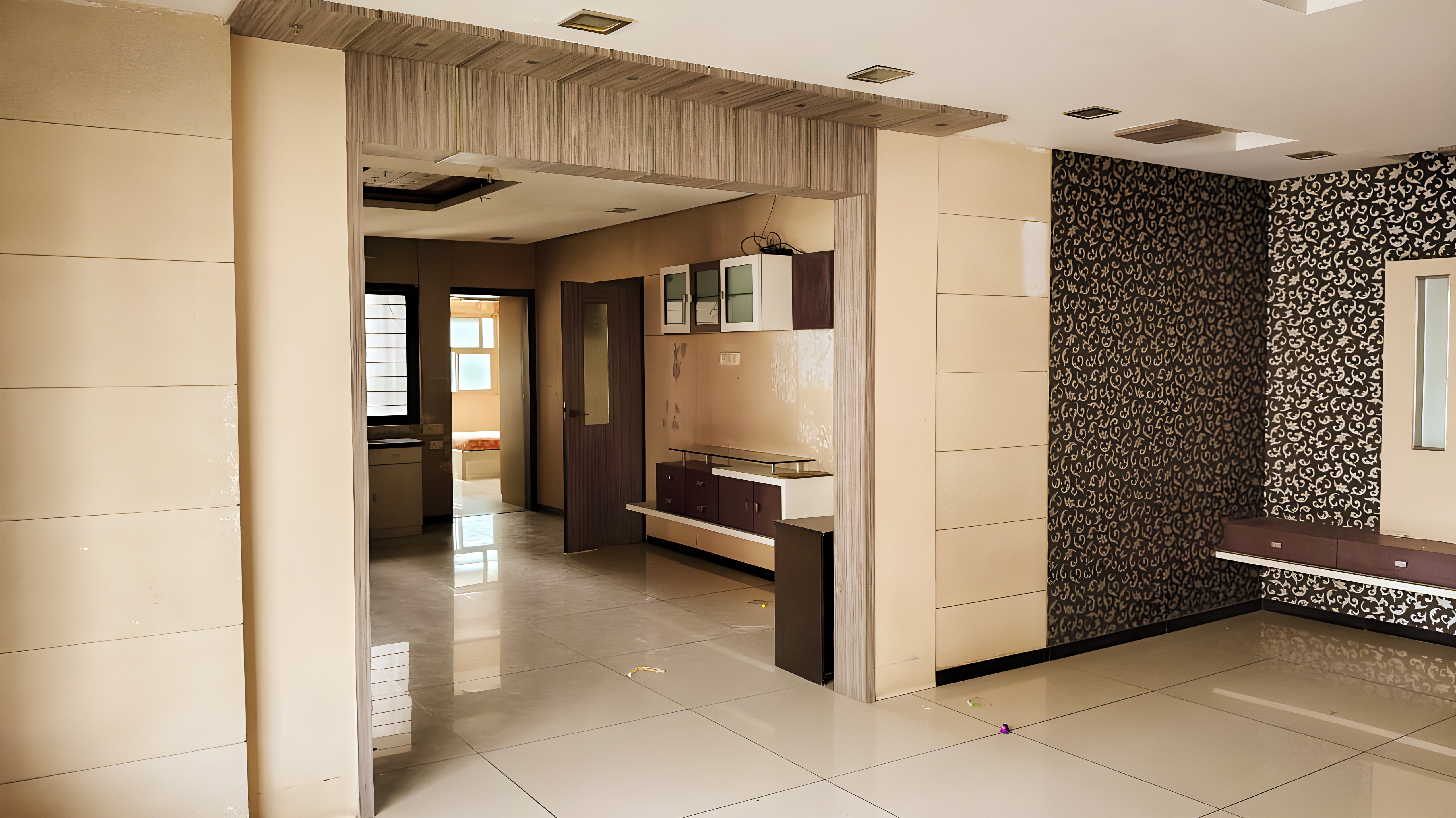 1833 square feet Flat for sale in Surat — photo 1