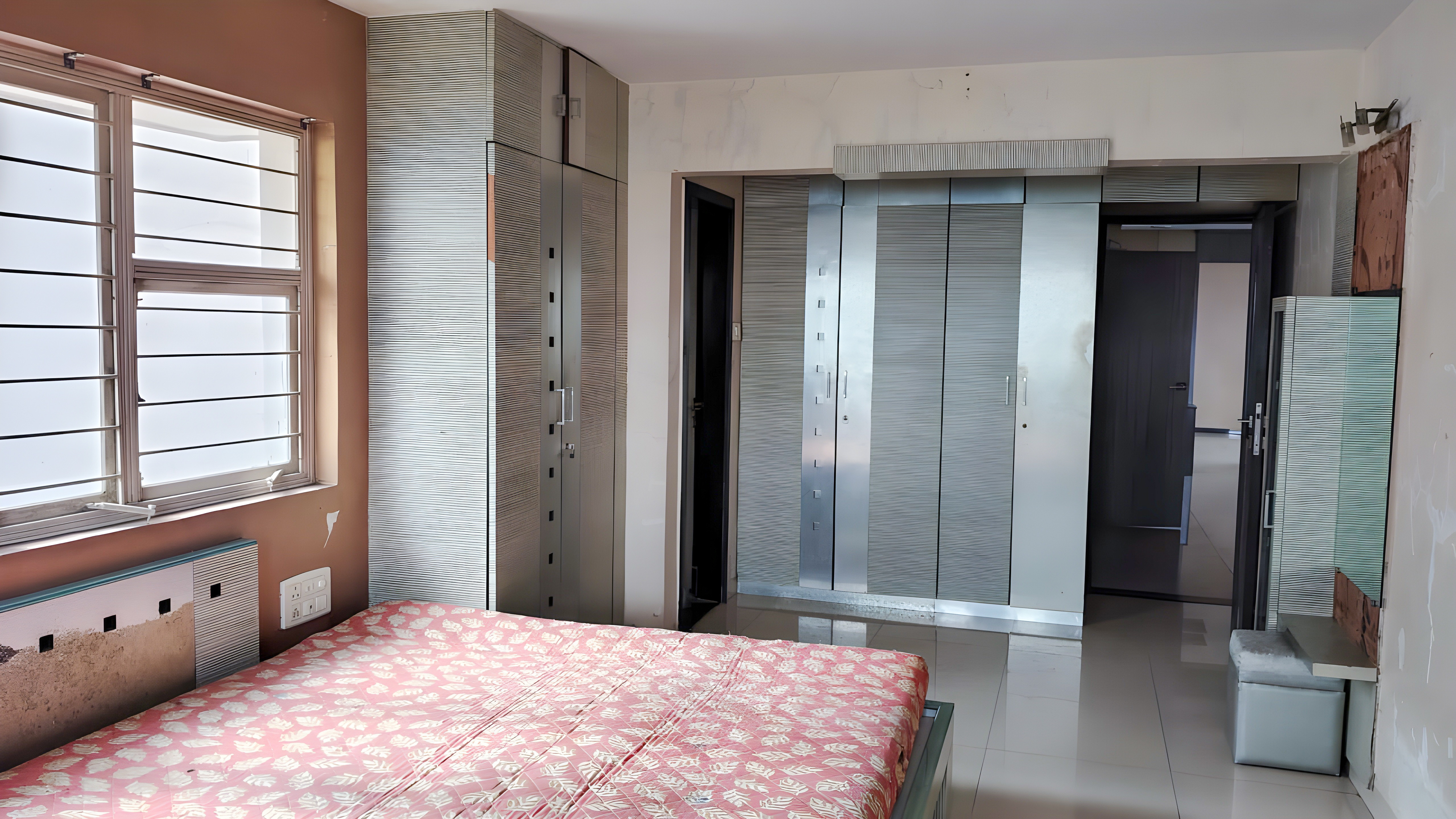 1833 square feet Flat for sale in Surat — photo 11