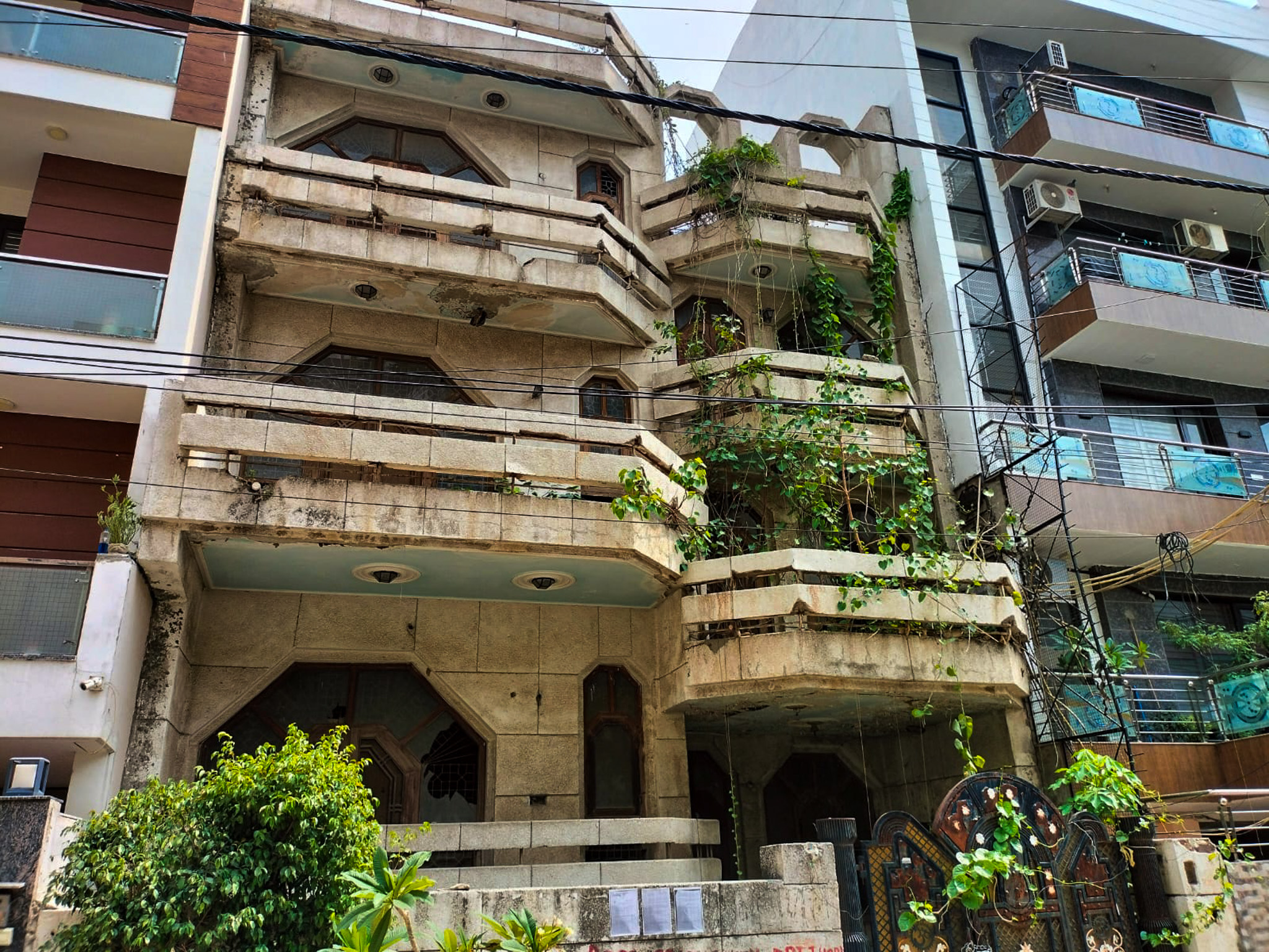 200 square yard Individual House for sale in New Delhi