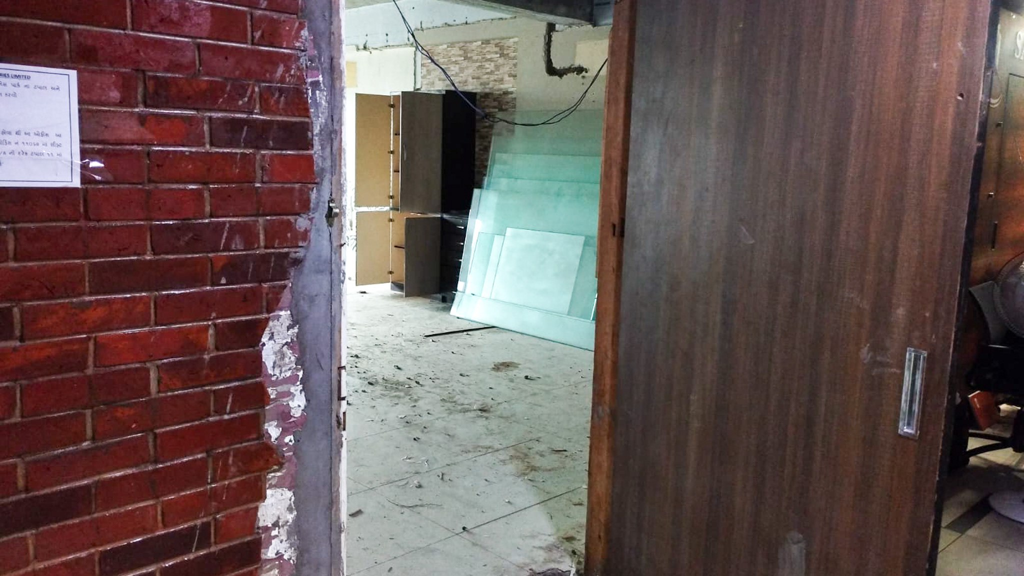 957 square feet Office for sale in Ahmedabad — photo 1