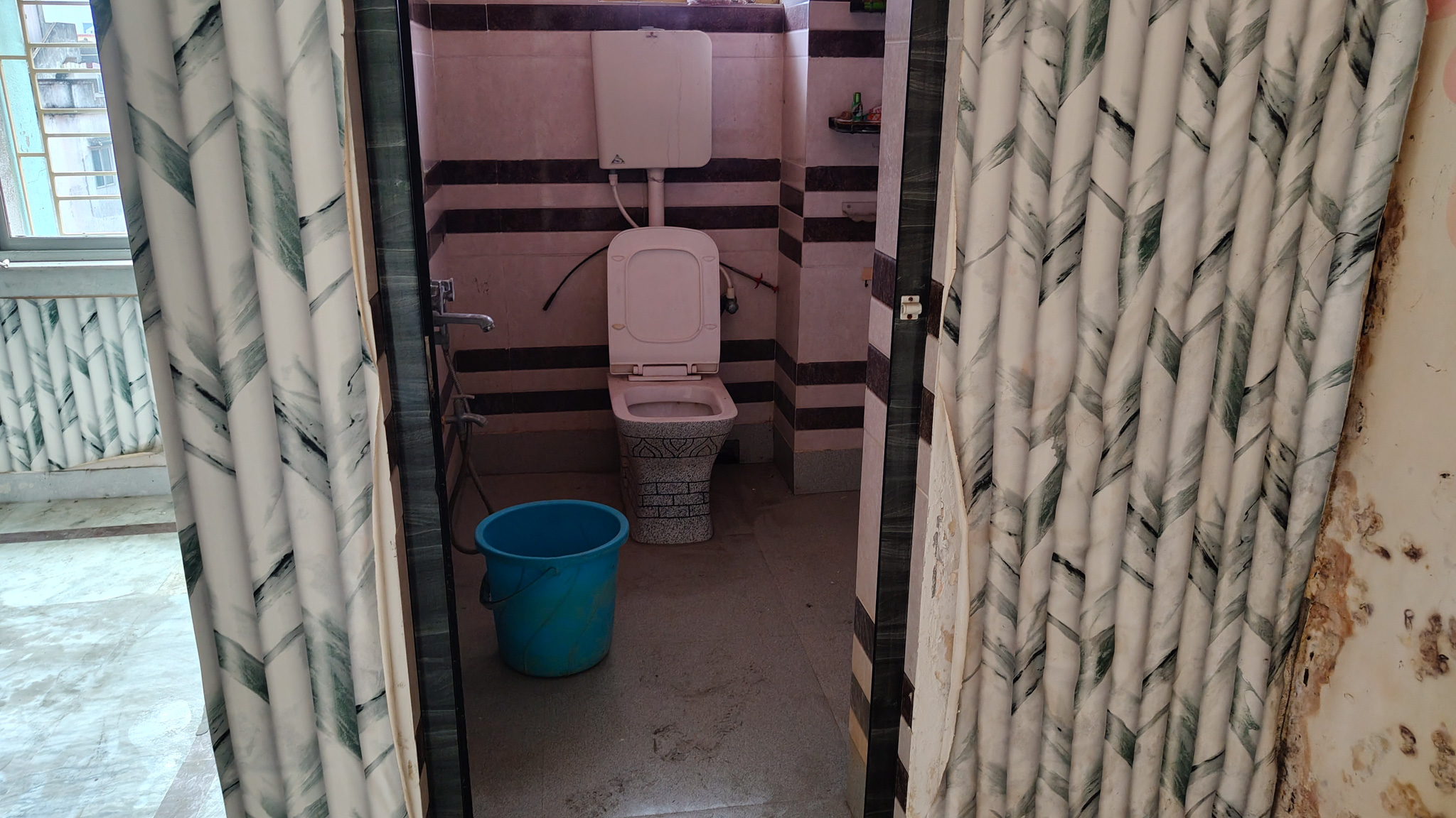 930 square feet Flat for sale in South DumDum Kolkata — photo 8