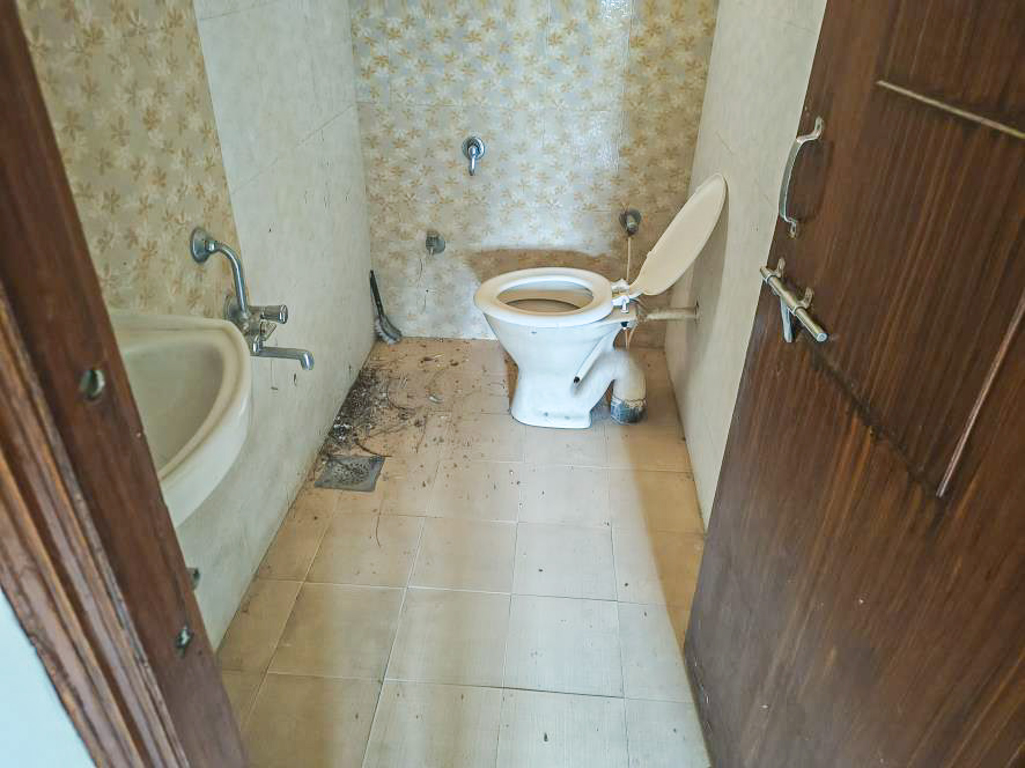 3 BHK Flat for sale in Ashopalav Complex, Ambika Township, Urban Rajkot — photo 6