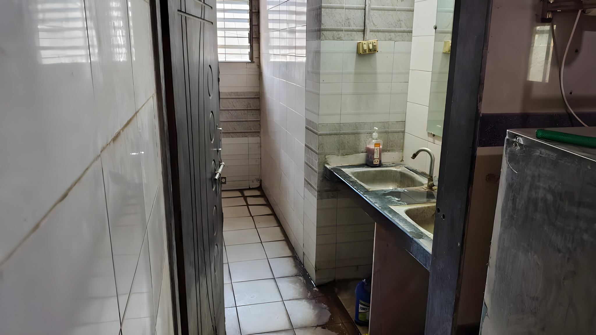 114.64 square meter Office for sale in Surat — photo 2