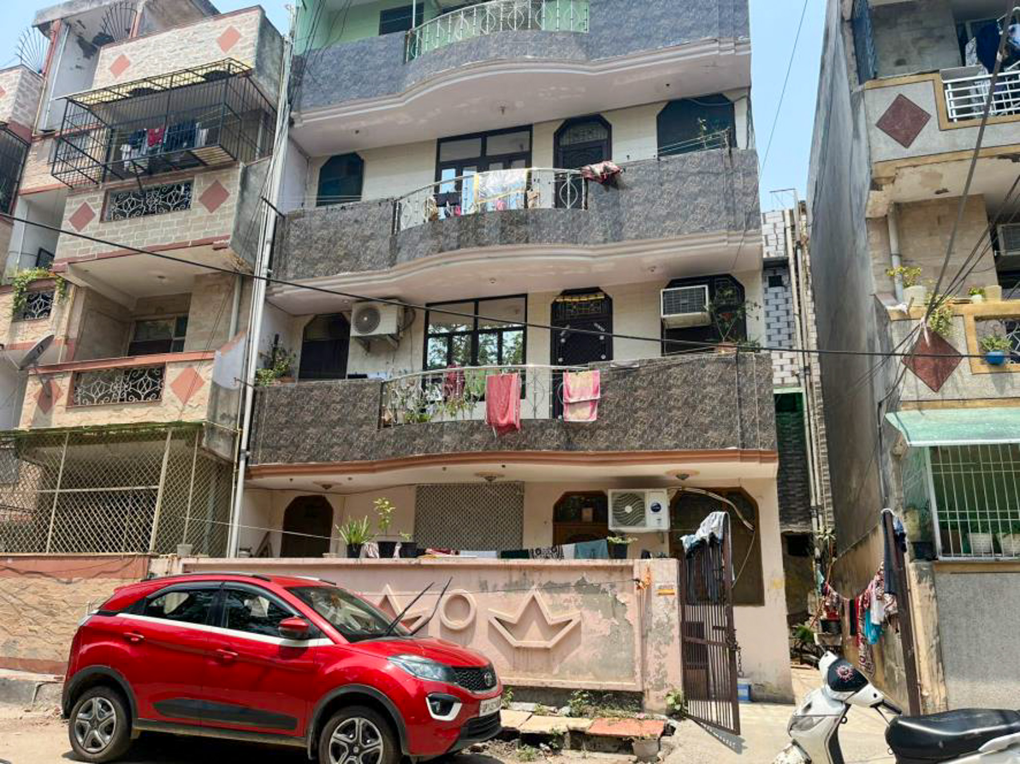 400 square feet Individual House for sale in Residential Middle class Ghaziabad — photo 1