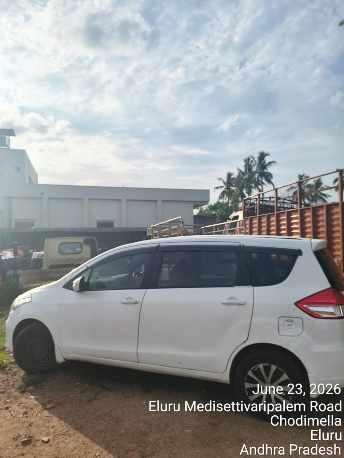 2016 Maruti Suzuki Ertiga VXi MPV 90000 km 9 years for sale in SBBS Stock Yard Eluru — photo 3