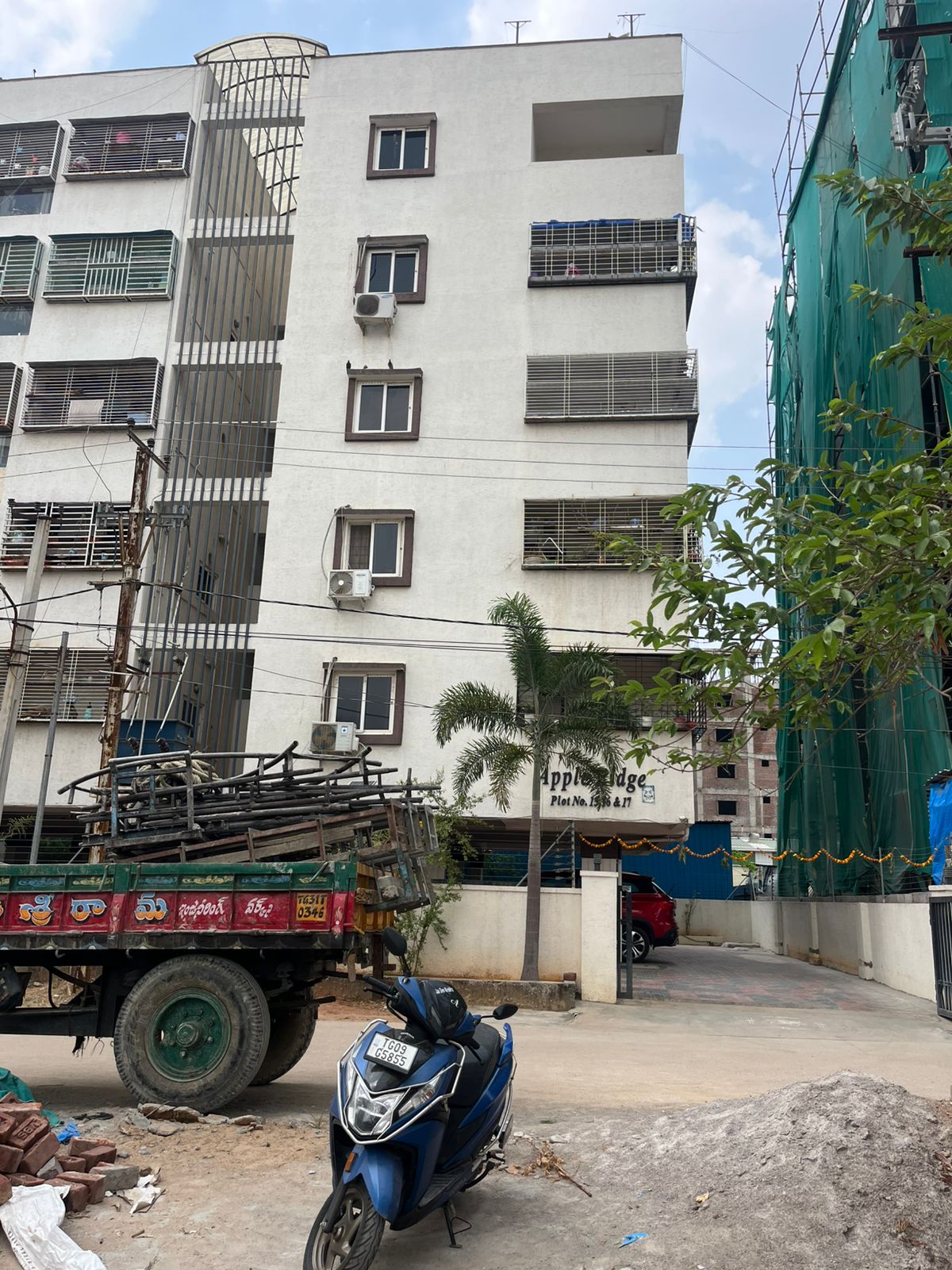 1018 square feet Flat for sale in APPLE RIDGE APARTMENTS, MIYAPUR Hyderabad — photo 1