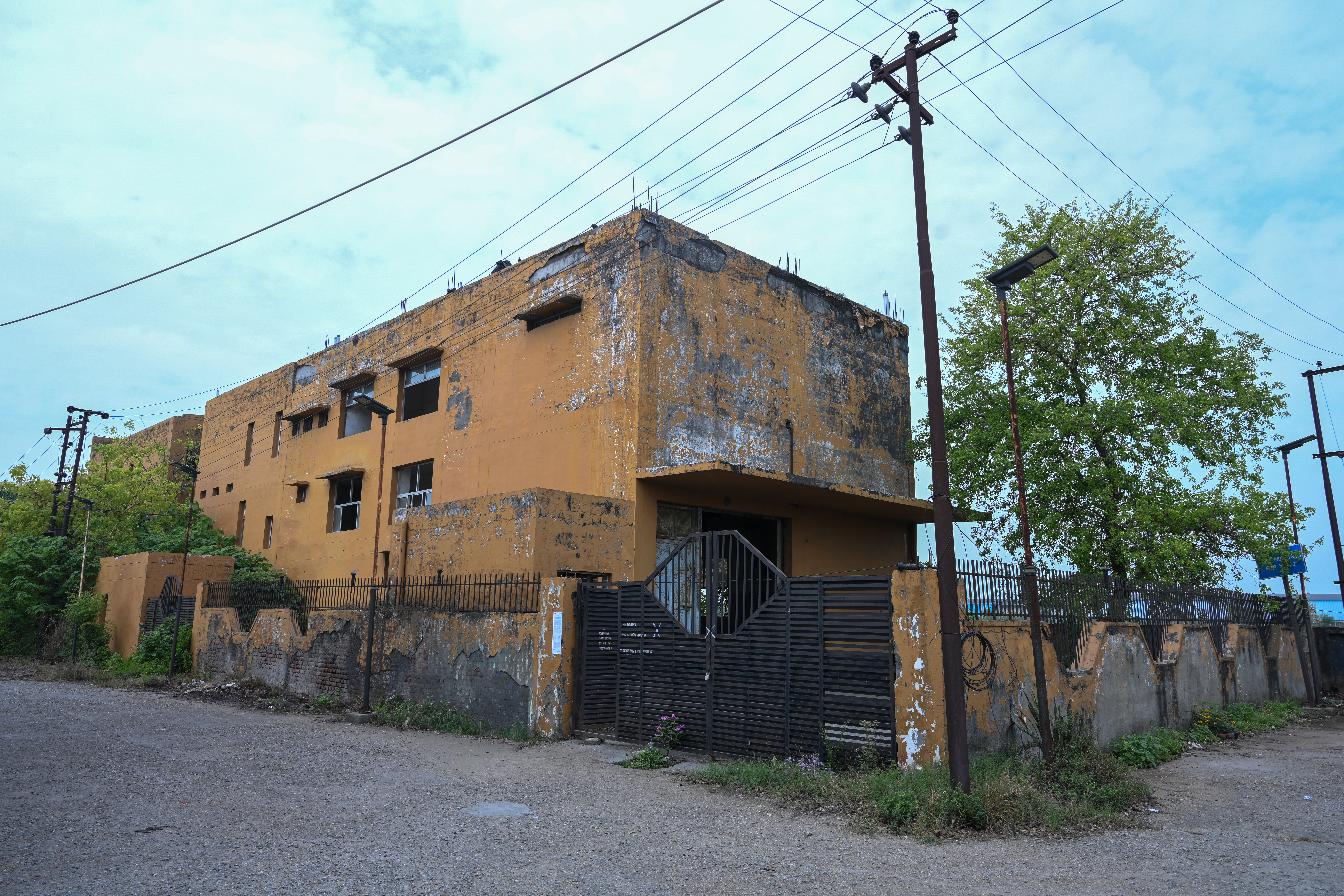 842 square meter Industrial Plot with Factory Building for sale in KICHHA UDHAMSINGHNAGAR UTTARAKHAND Bandia — photo 1