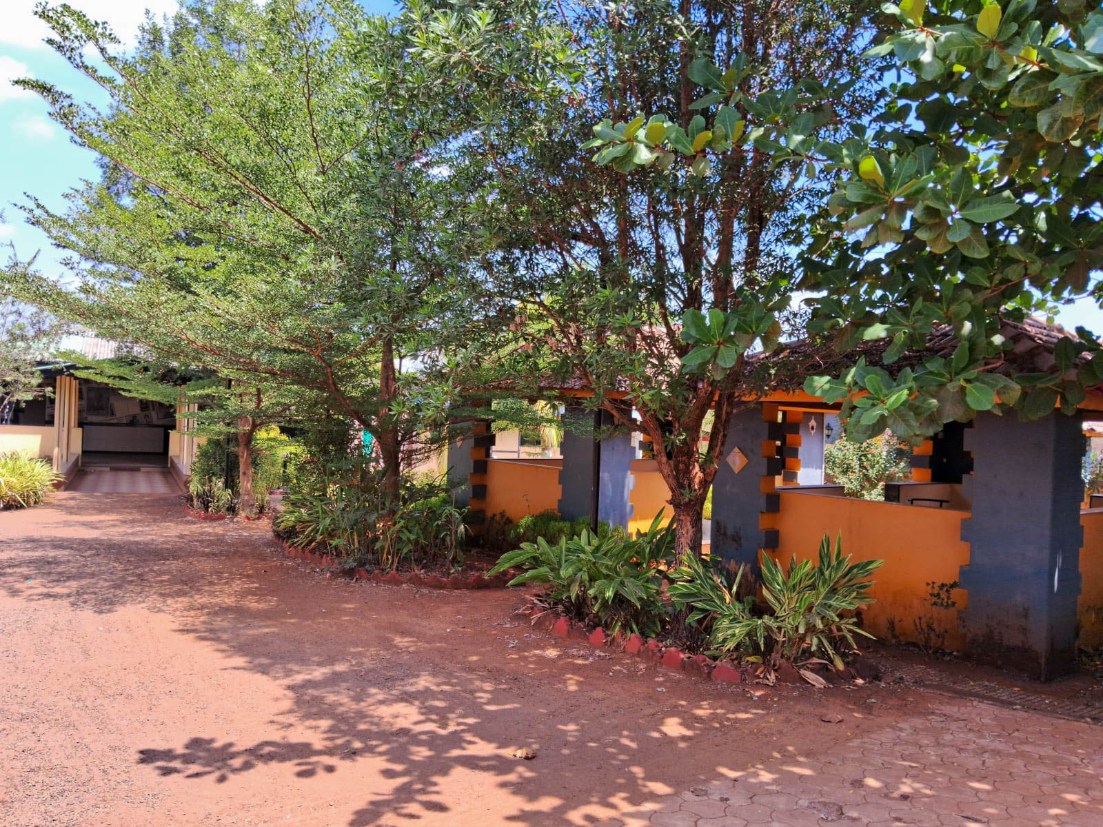 Shops for sale in Devrukh