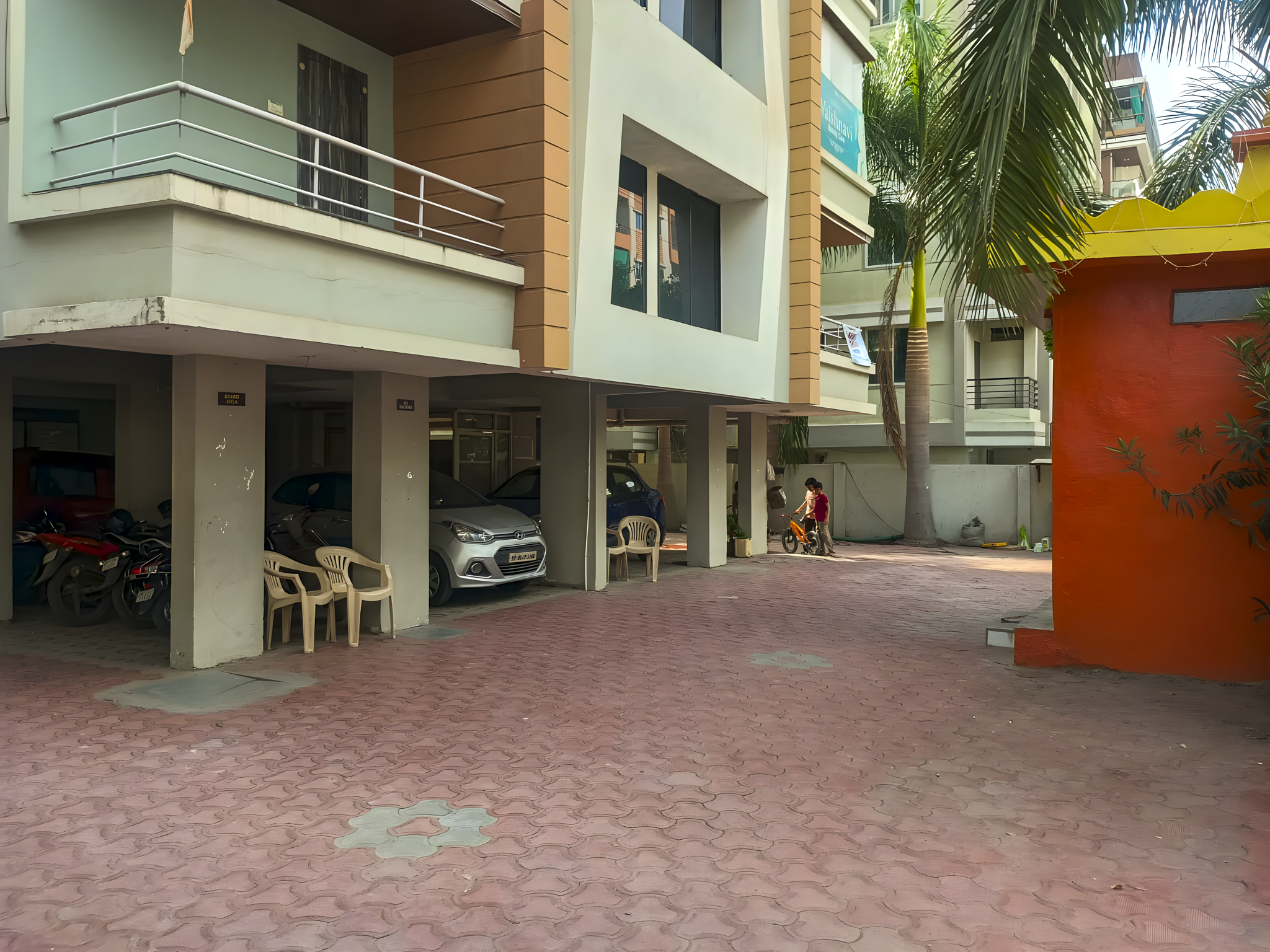 686 square feet Flat for sale in Spring Apartment Shankheshwar City Indore — photo 3