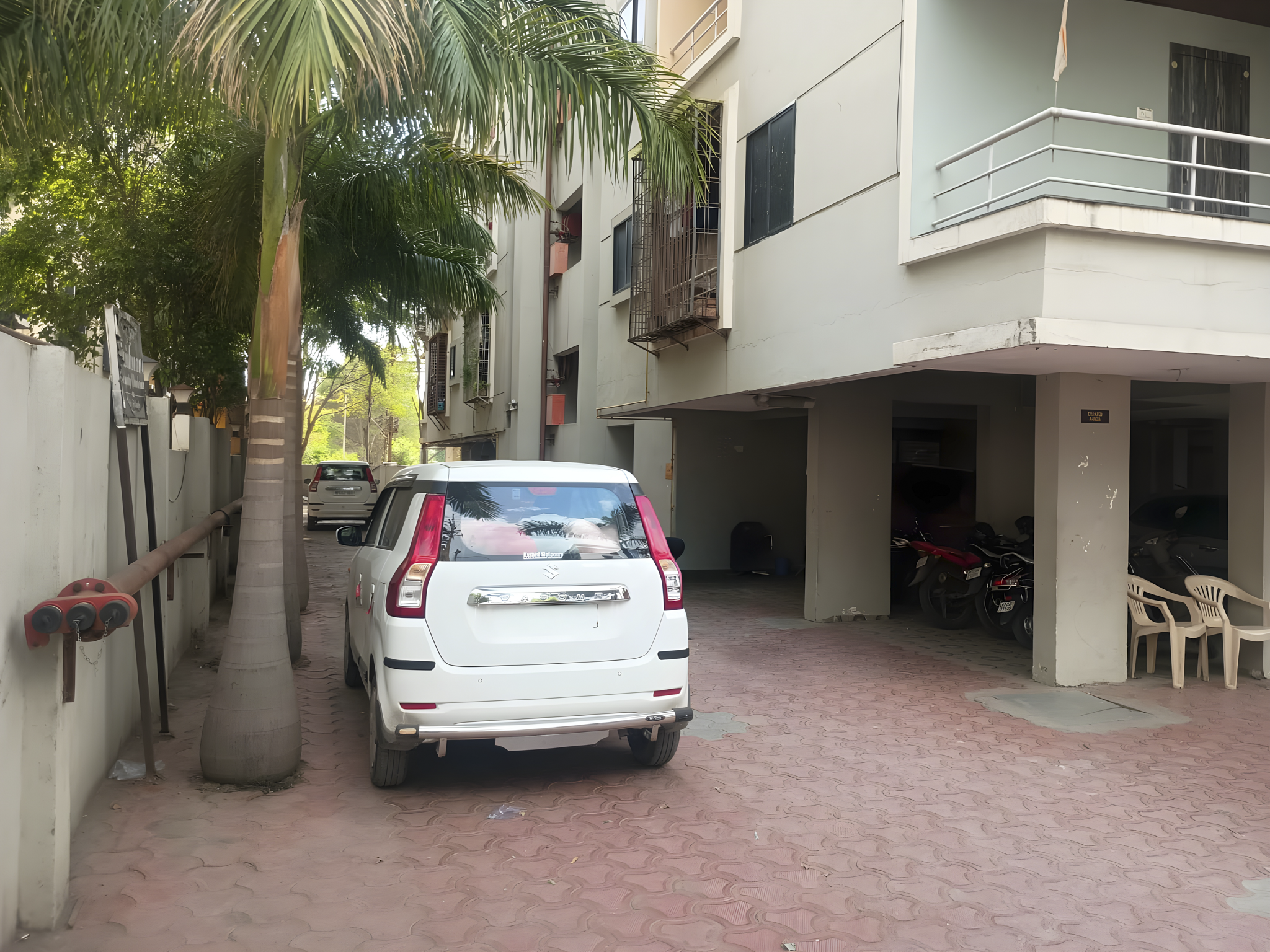 686 square feet Flat for sale in Spring Apartment Shankheshwar City Indore — photo 4
