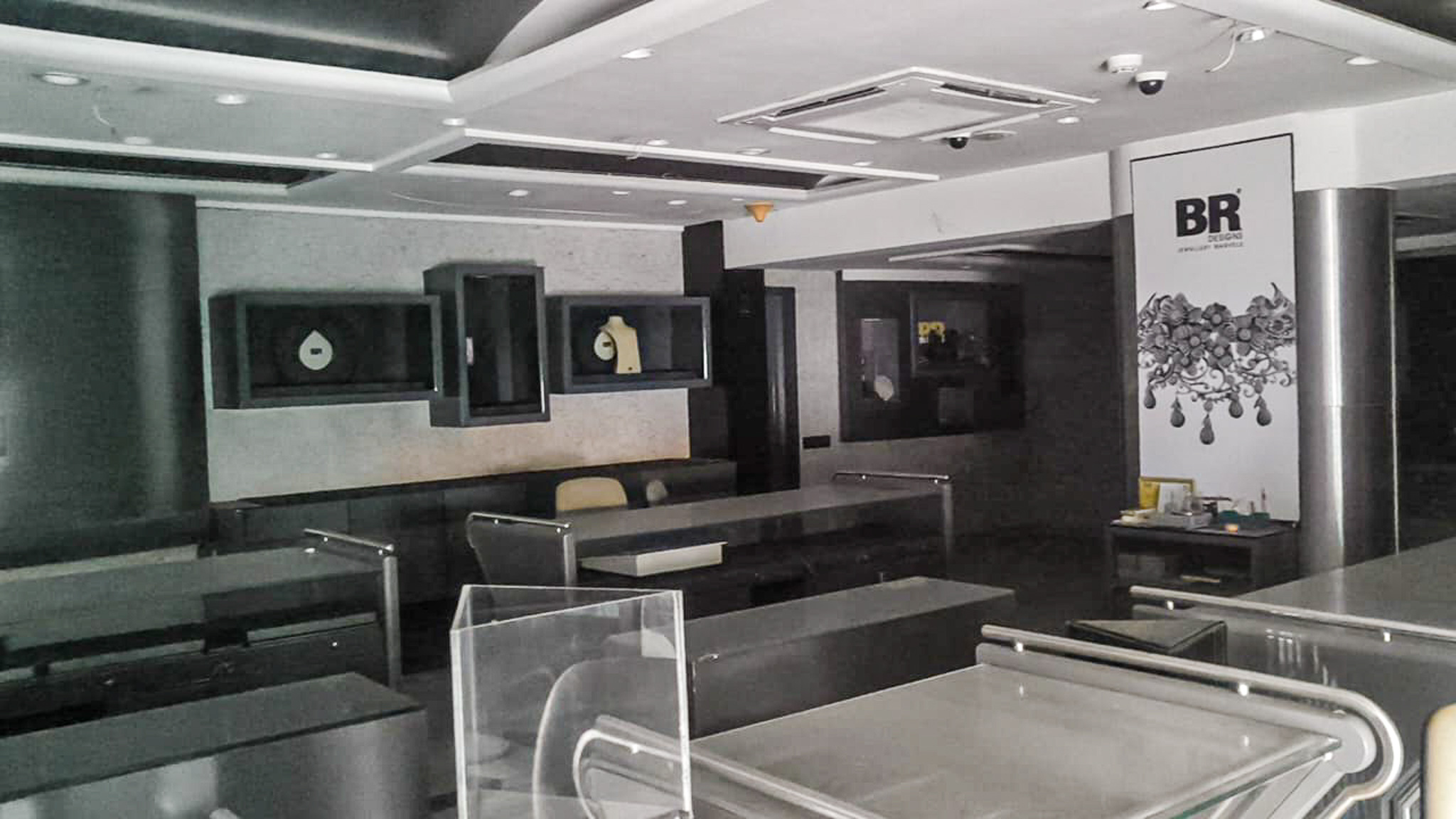 3500 square feet Shops for sale in Athwalines Lal Bungalow Surat Surat — photo 2