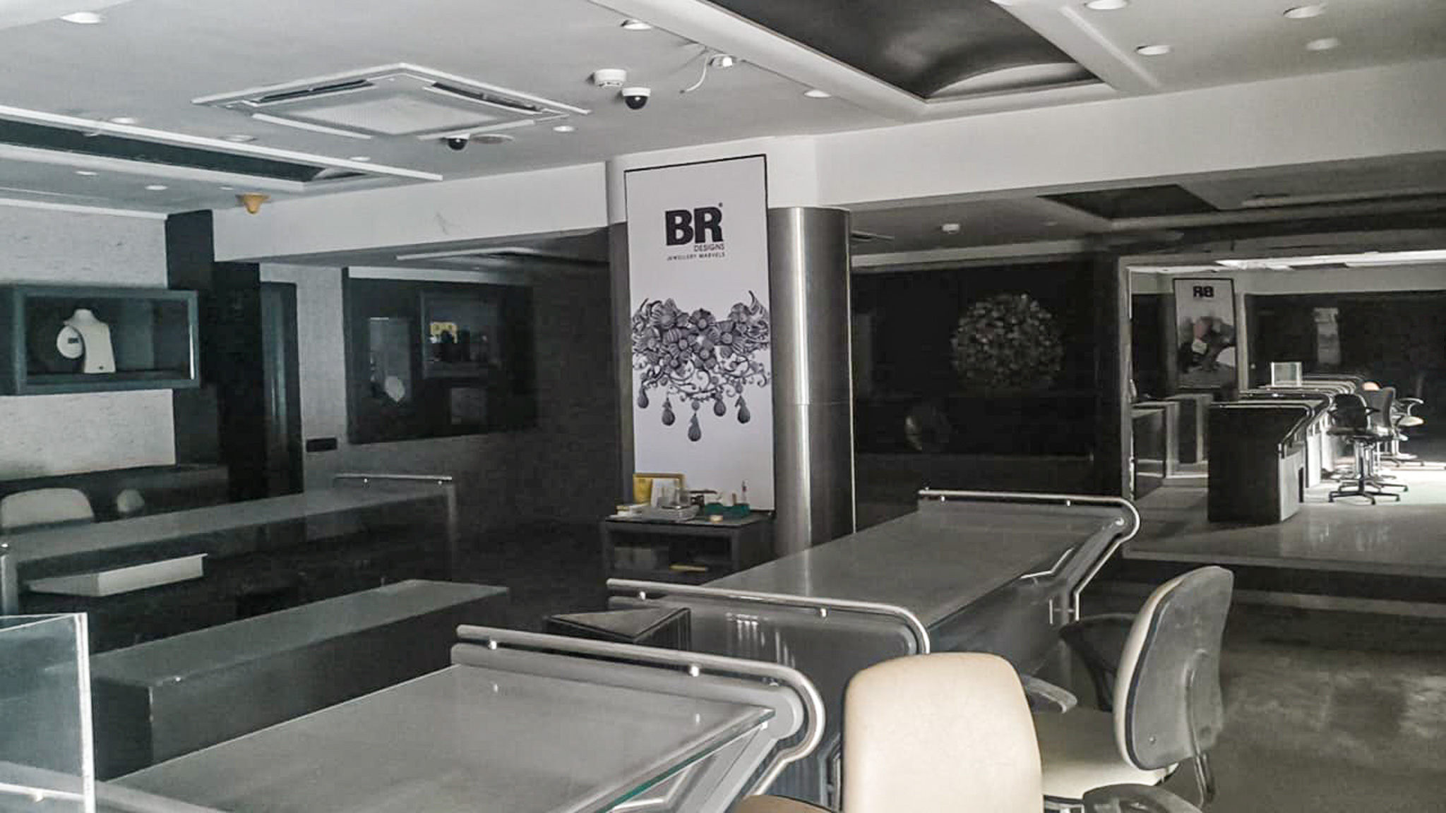 3500 square feet Shops for sale in Athwalines Lal Bungalow Surat Surat — photo 3