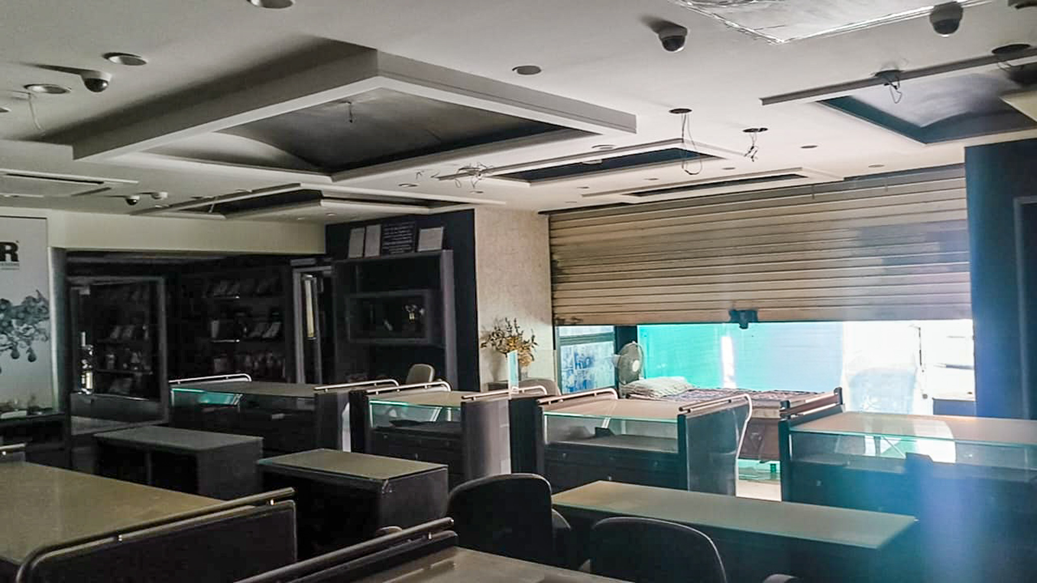 3500 square feet Shops for sale in Athwalines Lal Bungalow Surat Surat — photo 5