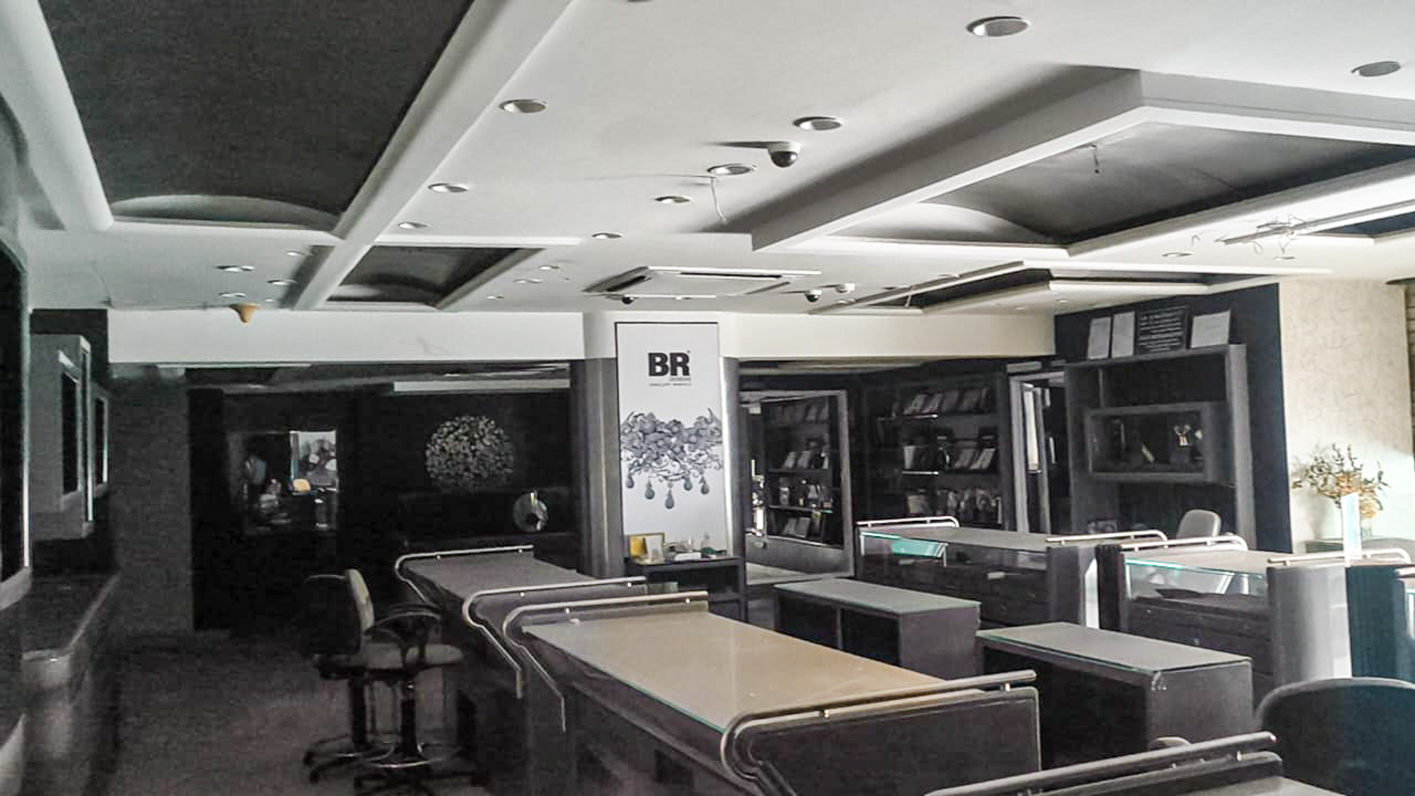 3500 square feet Shops for sale in Athwalines Lal Bungalow Surat Surat — photo 7