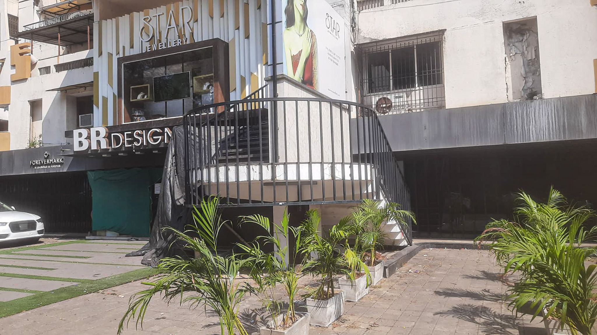 3500 square feet Shops for sale in Athwalines Lal Bungalow Surat Surat — photo 8