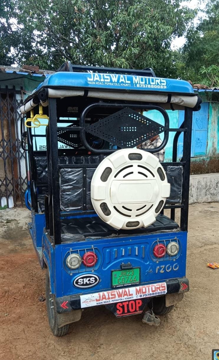 2024 Kinetic Green Super DX Electric Passenger Passenger E-rickshaw 99 km 2 years for sale in KHUNTI Khunti — photo 1