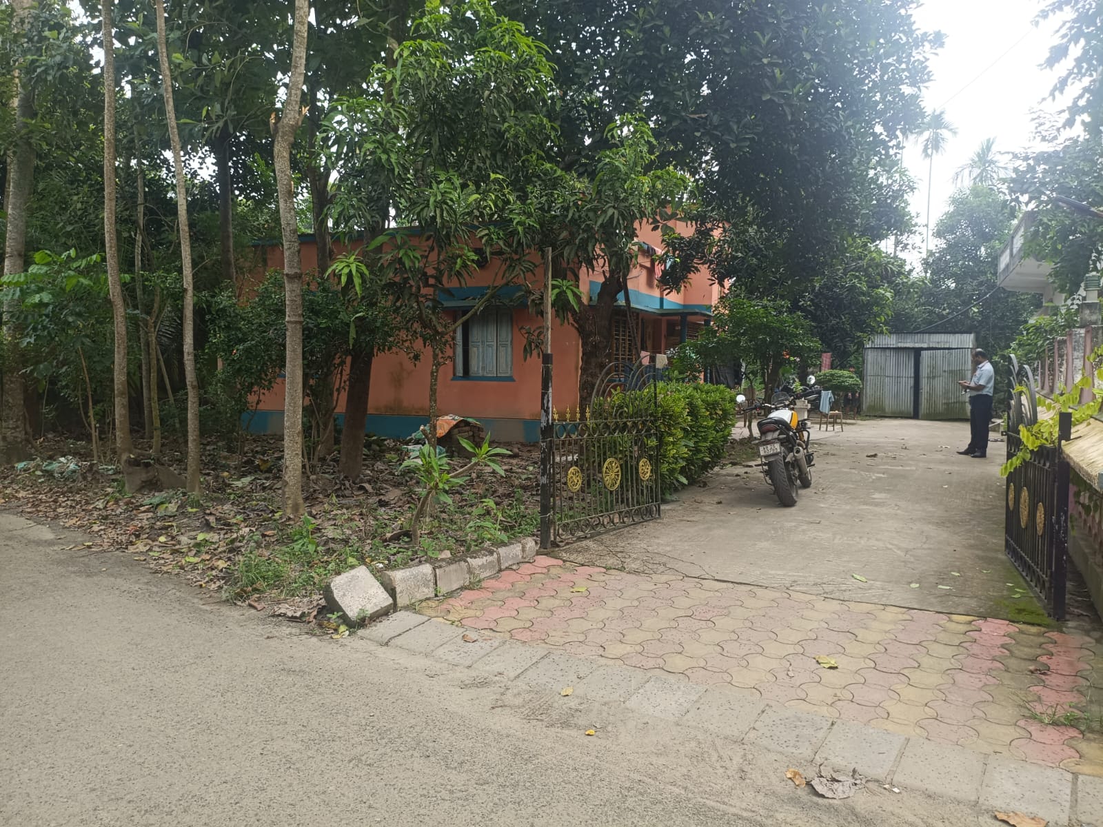 2500 square feet Individual House for sale in Haringhata GOALDOBE — photo 2