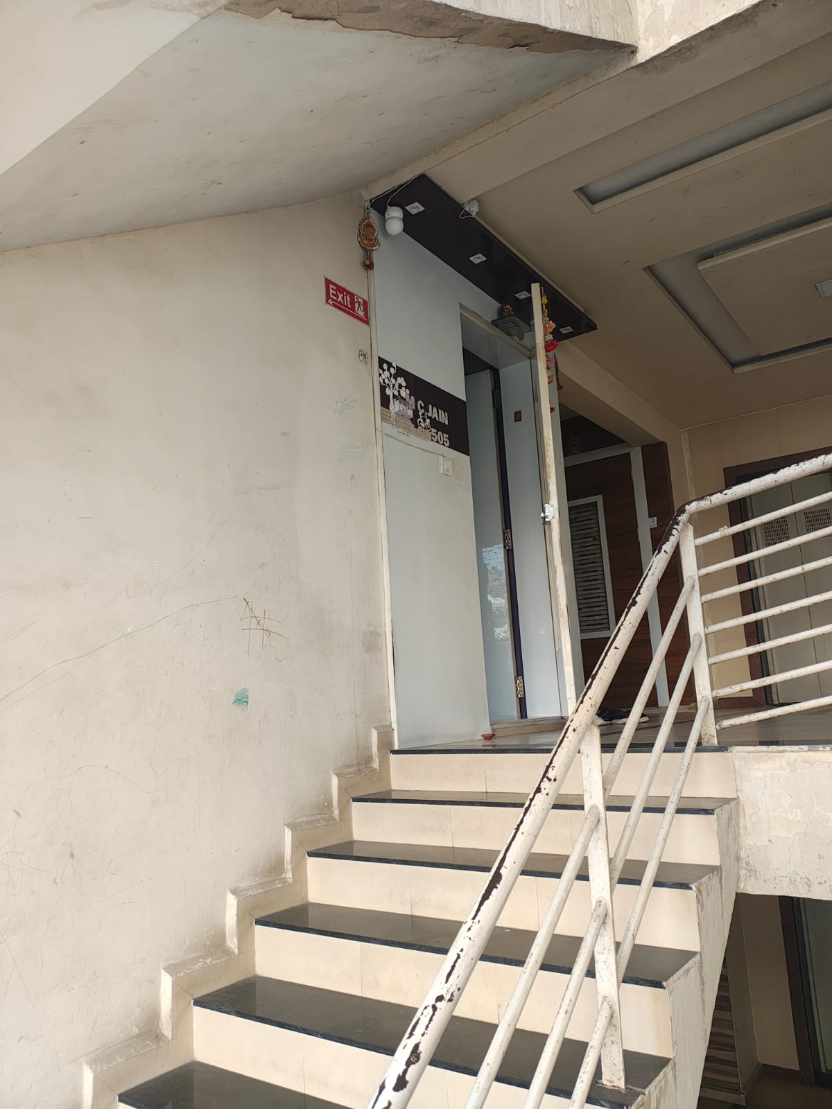 960 square feet Flat for sale in Alok City — photo 7