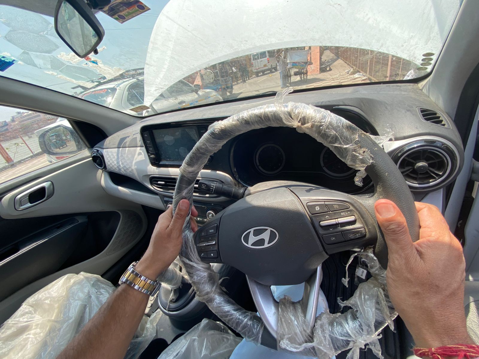 2025 Hyundai Grand i10 NIOS Sportz 1.2 Petrol MT Hatchback 2050 km 1 year for sale in sbi Panchkula — photo 2