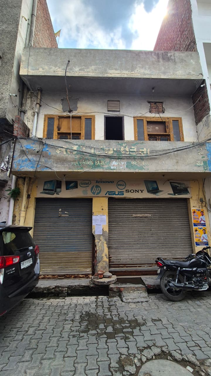 111.11 square yard Shops for sale in Mansa