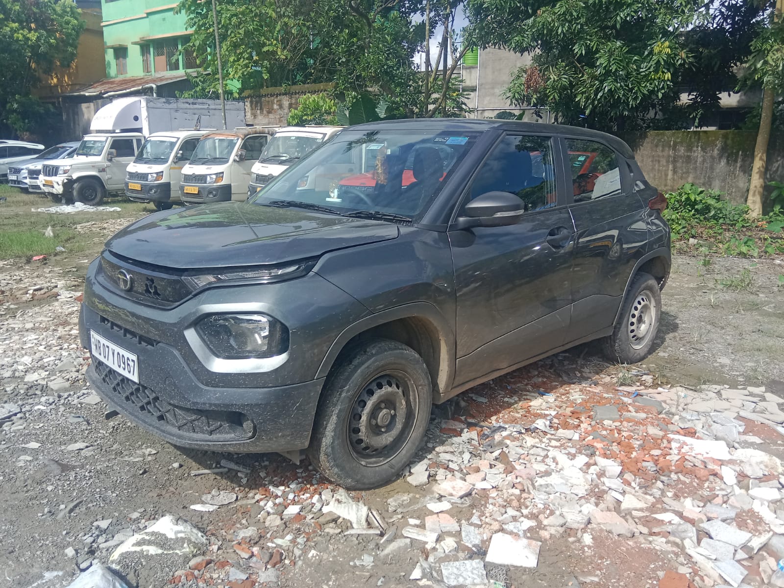 2025 Tata Punch Pure MT SUV 11000 km less than 1 year for sale in JK PARKING Rajpur Sonarpur — photo 1