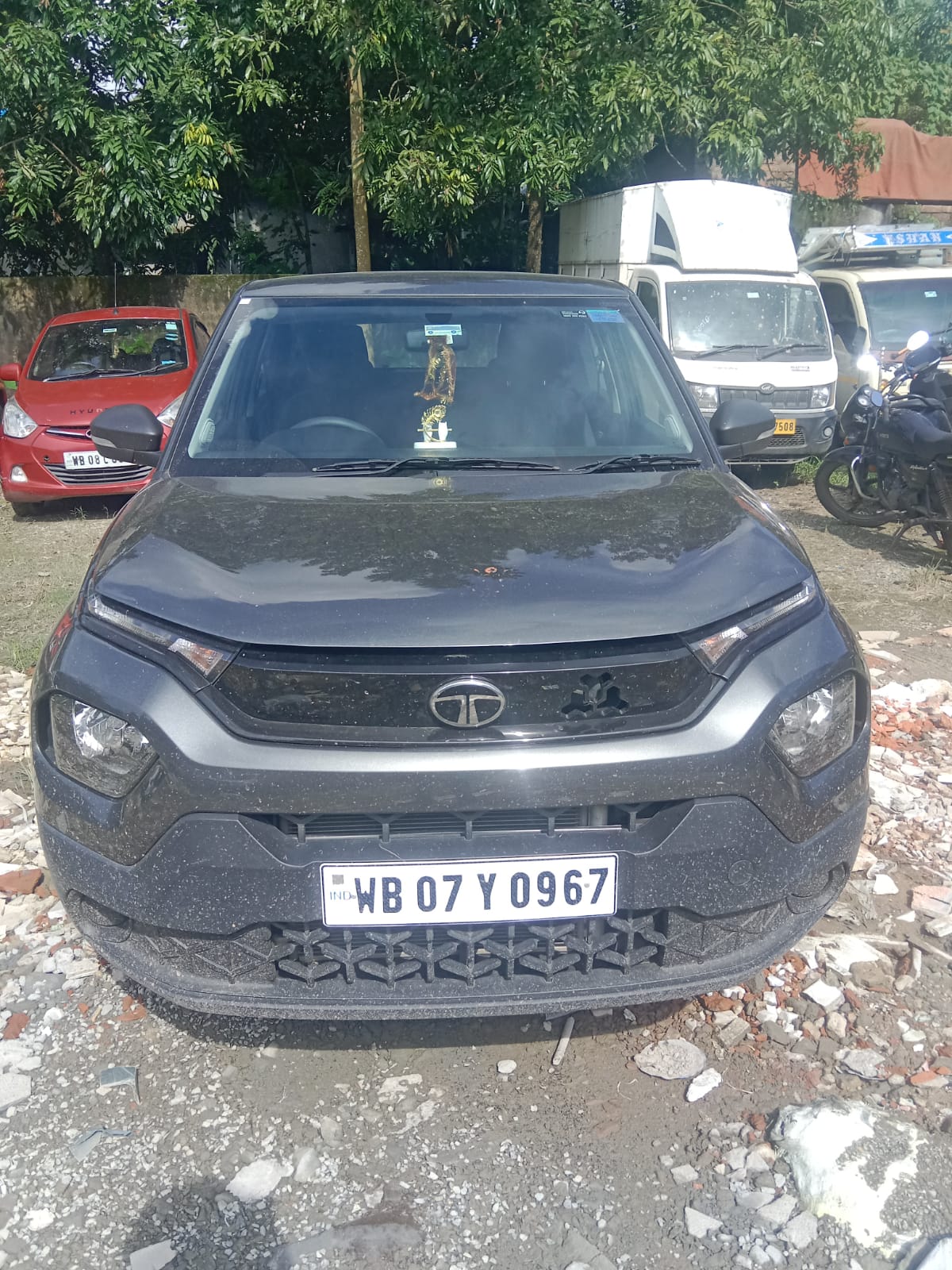 2025 Tata Punch Pure MT SUV 11000 km less than 1 year for sale in JK PARKING Rajpur Sonarpur — photo 2