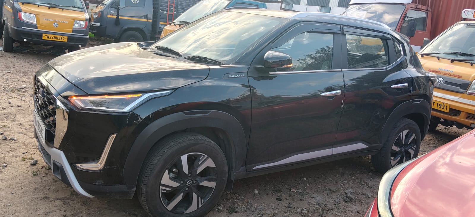 2024 Nissan Magnite MT TEKNA SUV 25345 km 1 year for sale in G K Yard Coimbatore — photo 3