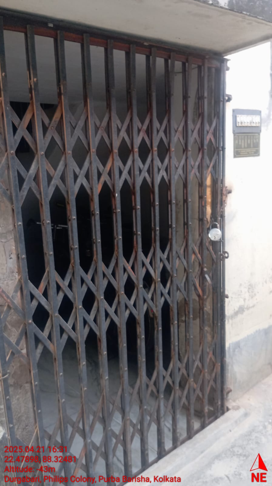 2 BHK Flat for sale in UMA APARTMENT, ISHAN GHOSH ROAD PURBA BARISHA KOLKATA 700008 NEAR EAST PARK AUTO STAND Kolkata — photo 9