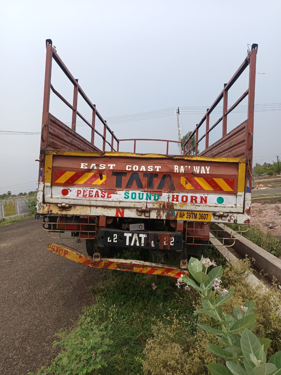 2020 Tata 1212 LPT HSD Truck 120000 km 6 years for sale in passivedala bank of india Chagallu — photo 3