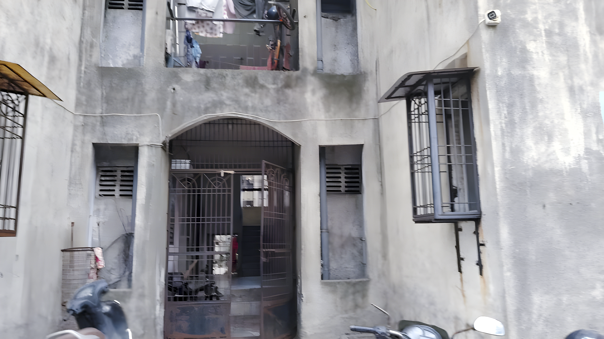 Flat for sale in Surat — photo 1