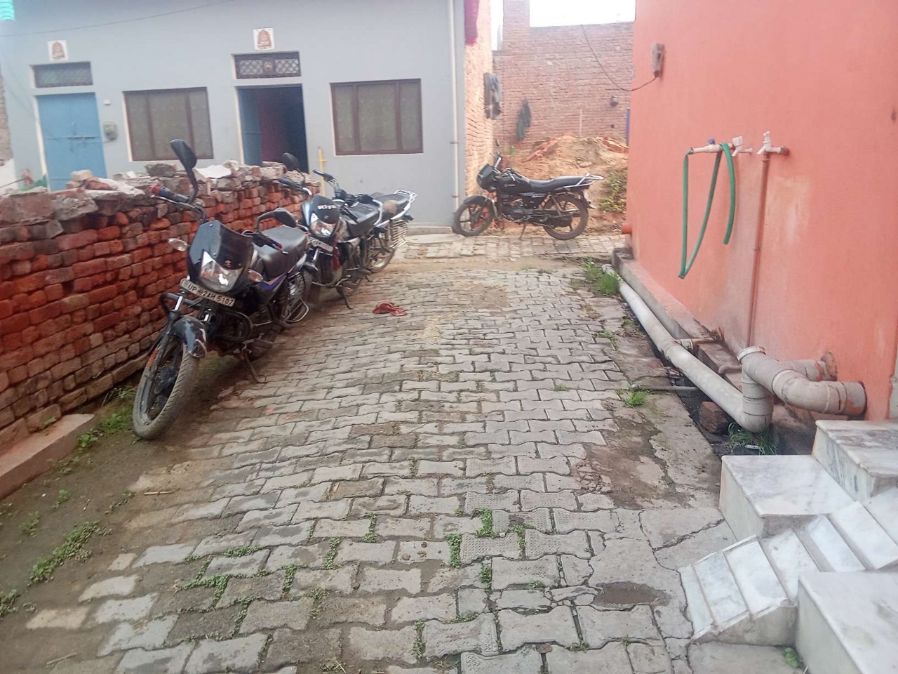 Individual House for sale in Etah — photo 2