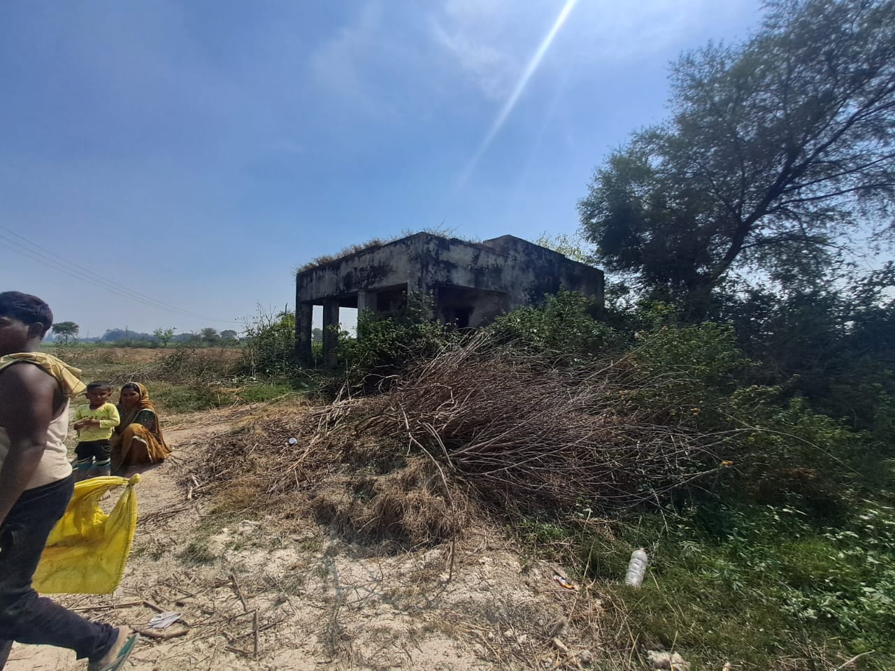 Plot for sale in Etah — photo 1