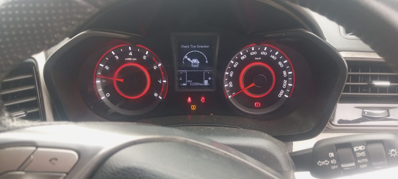 2023 Mahindra XUV300 W6 Compact SUV 51000 km 3 years for sale in SINGH RECOVERY YARD Sultanpur — photo 2