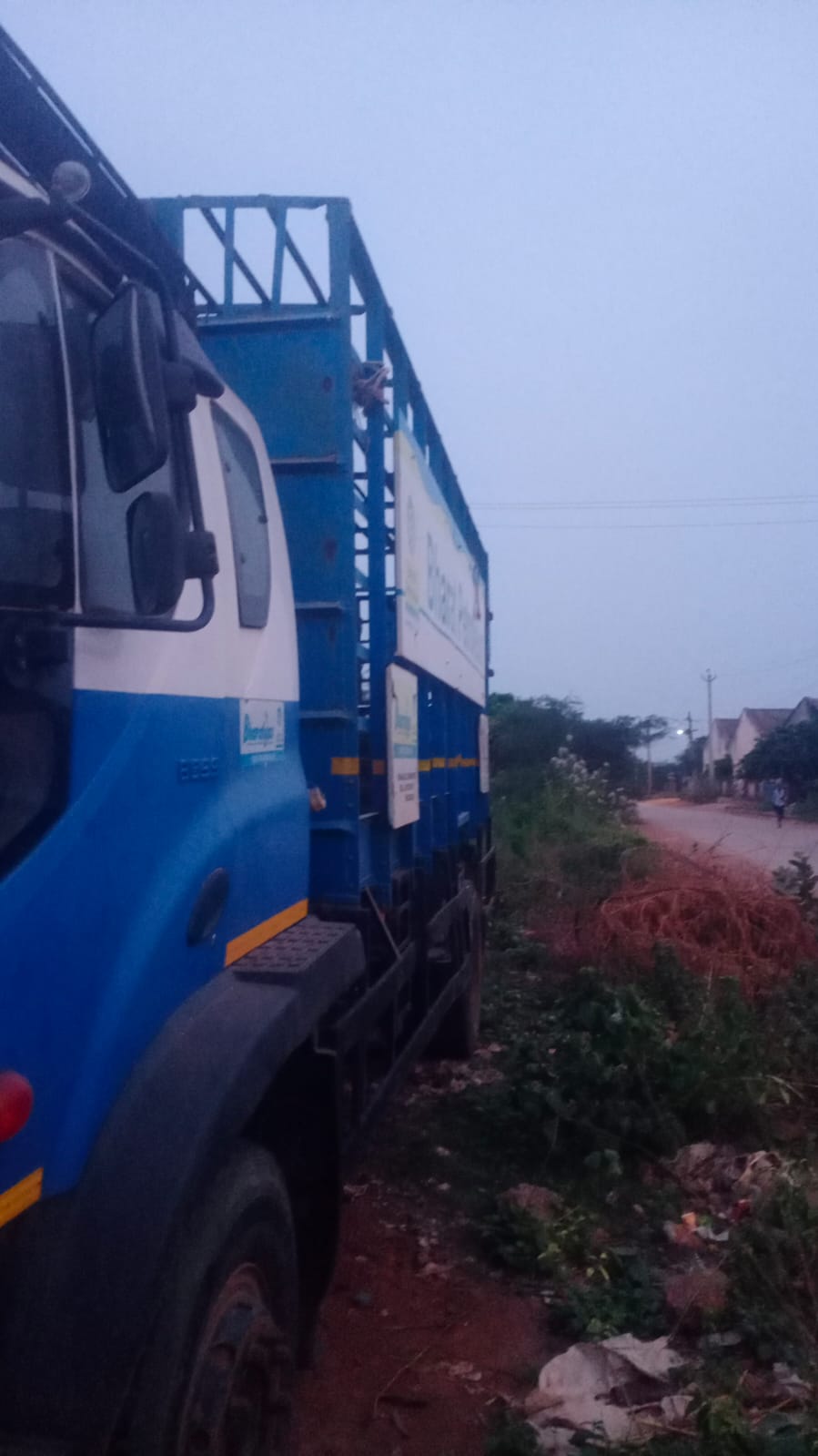 2024 Ashok Leyland Partner 6 Tyre 2820/FSD/11 ft Truck 100000 km 2 years for sale in KAKINADA Kakinada — photo 1