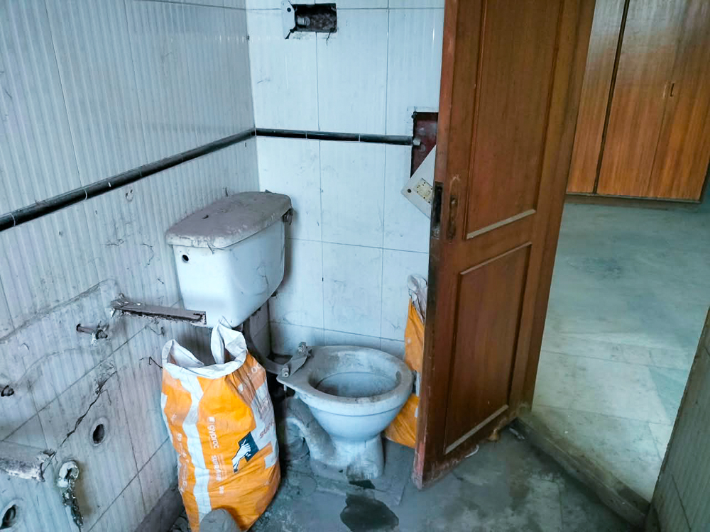 2 BHK Flat for sale in H -5 second floor Block H South Ext New Delhi, South Extention Part-1 New Delhi New Delhi — photo 13
