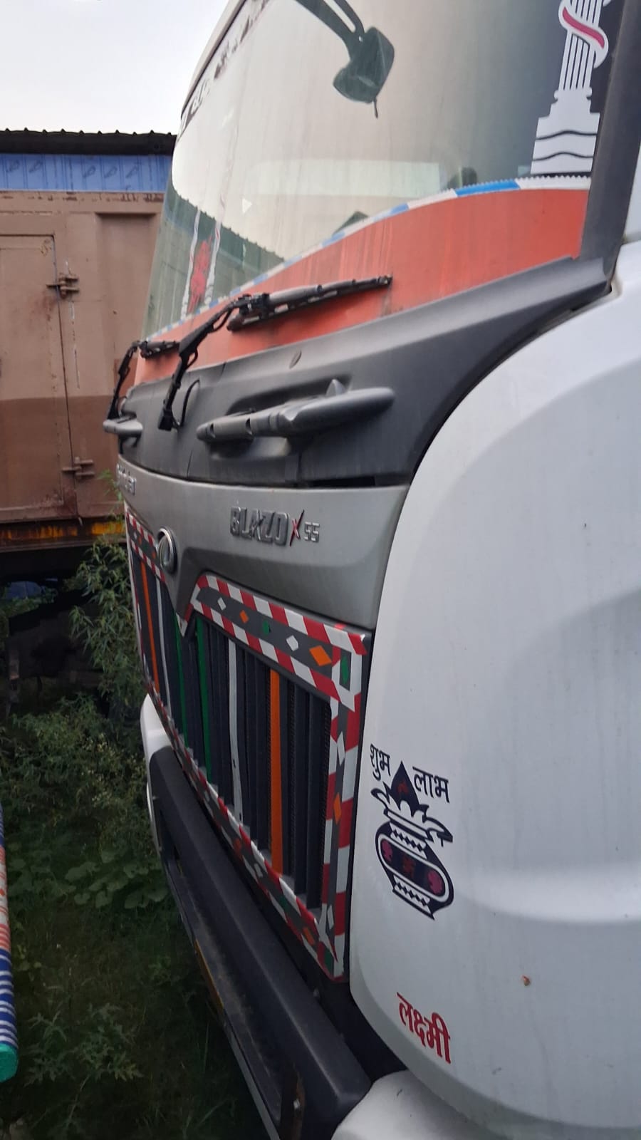2024 Mahindra & Mahindra Blazo X 49 CBC Truck 80000 km 2 years for sale in SIKTAUR YARD Gorakhpur — photo 1
