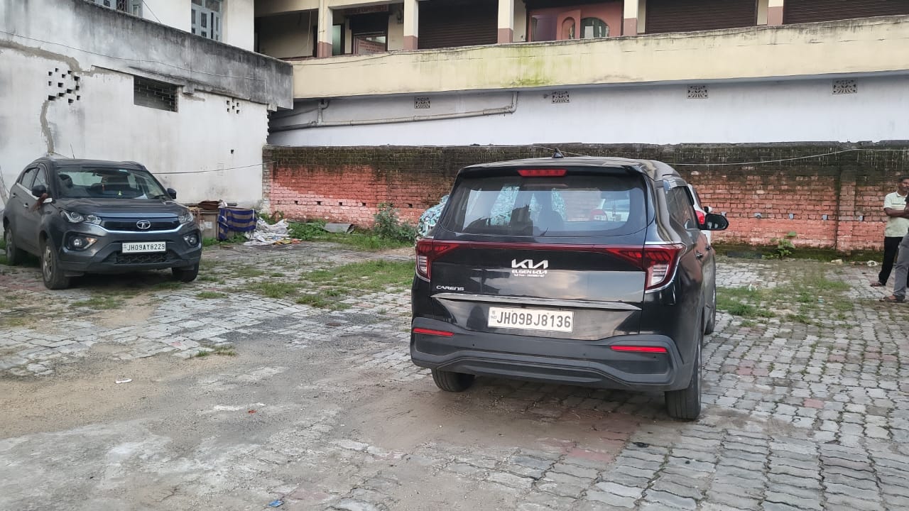 2024 Kia Carens Premium MPV 53707 km 2 years for sale in Nikita Agencies Bokaro Steel City — photo 4