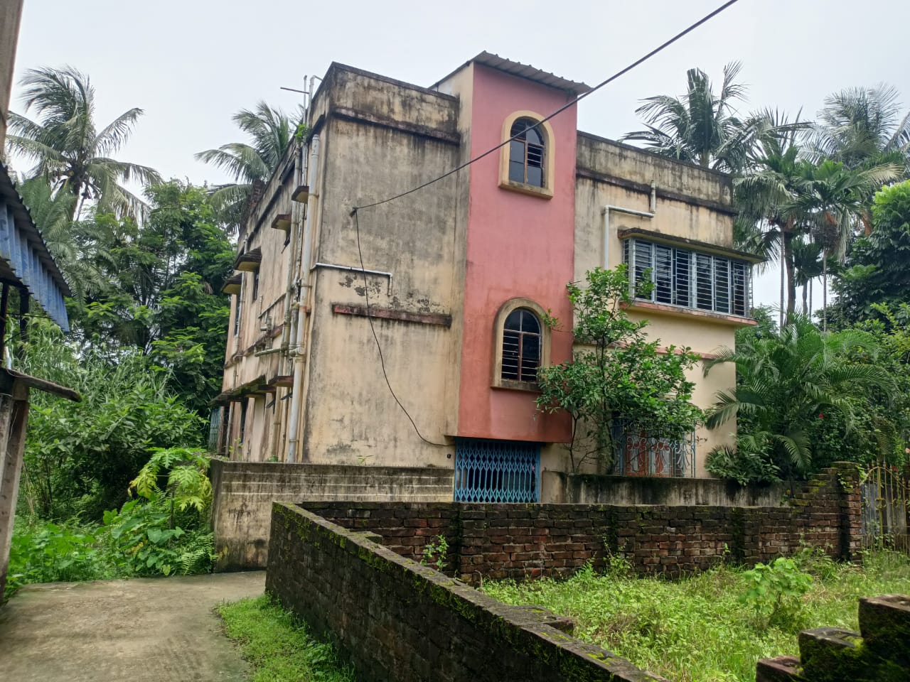 2012 square feet Individual House for sale in AMIYABALA BALIKA VIDYALAYA Chak Baria — photo 1