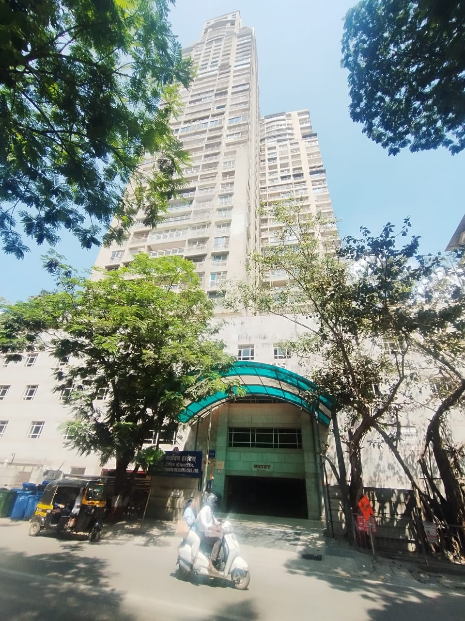 927 square feet Flat for sale in MULUND WEST Mumbai — photo 1