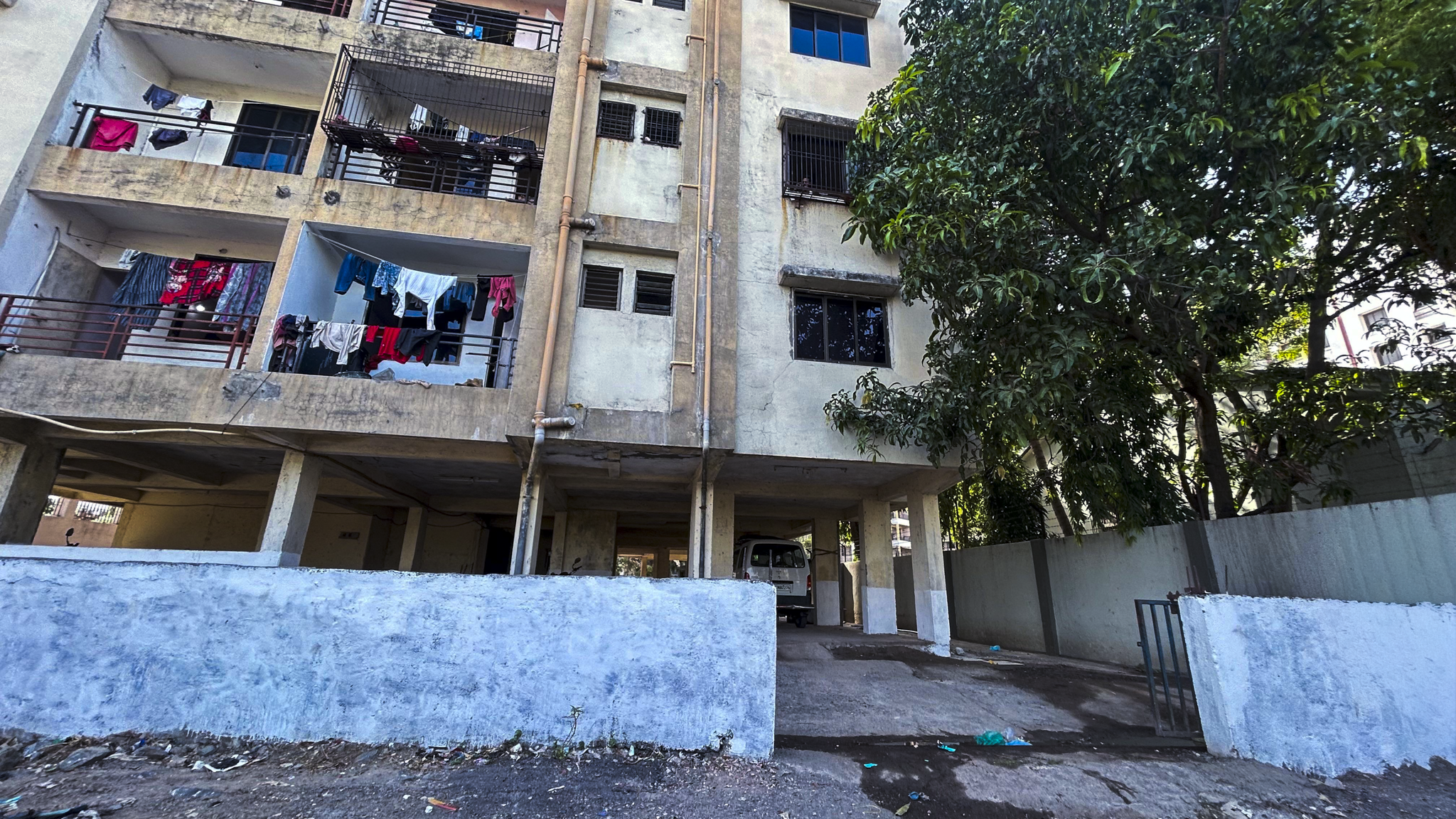 855 square feet Flat for sale in Near Apex Heights Umbergaon — photo 4