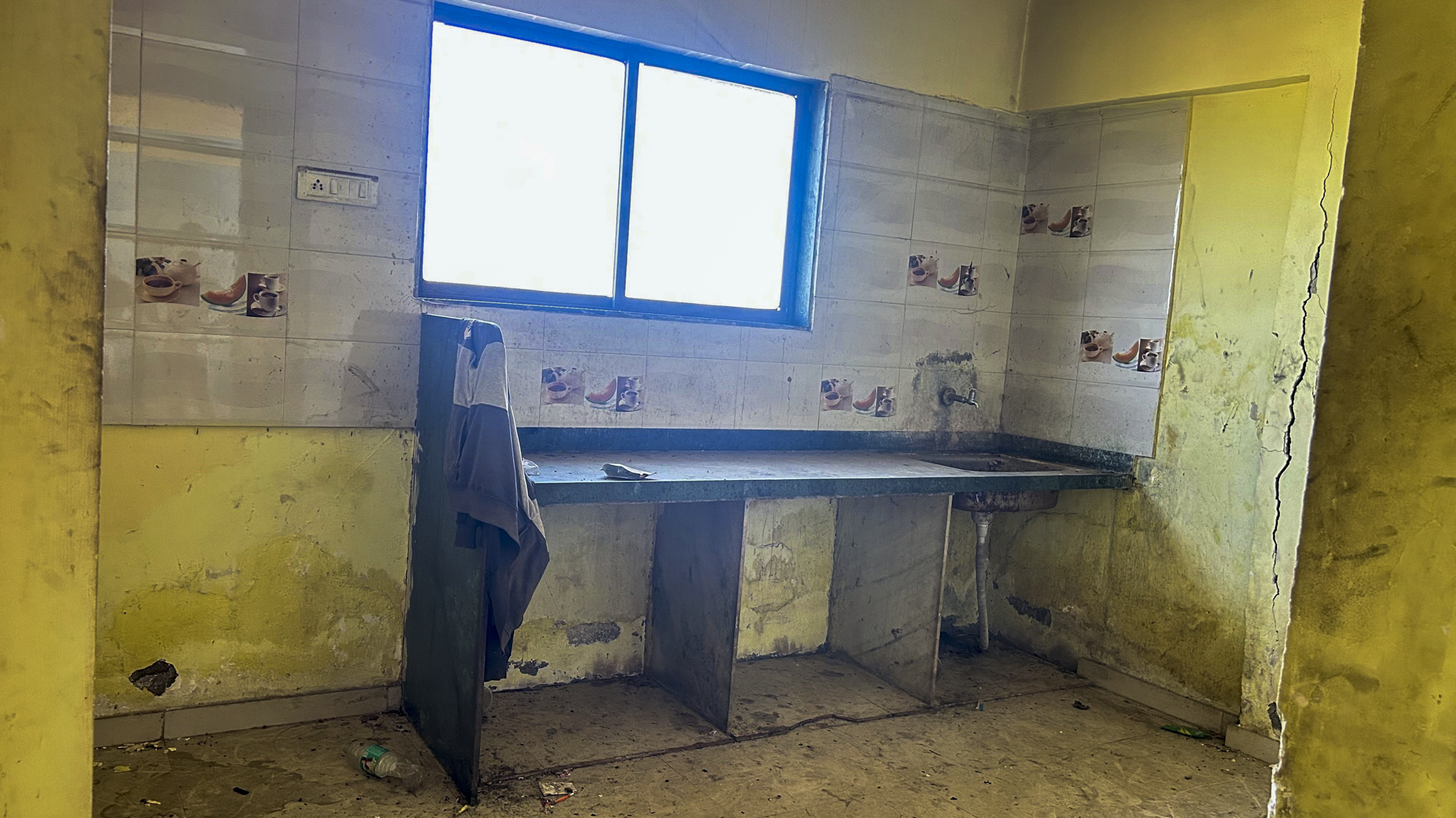 855 square feet Flat for sale in Near Apex Heights Umbergaon — photo 9