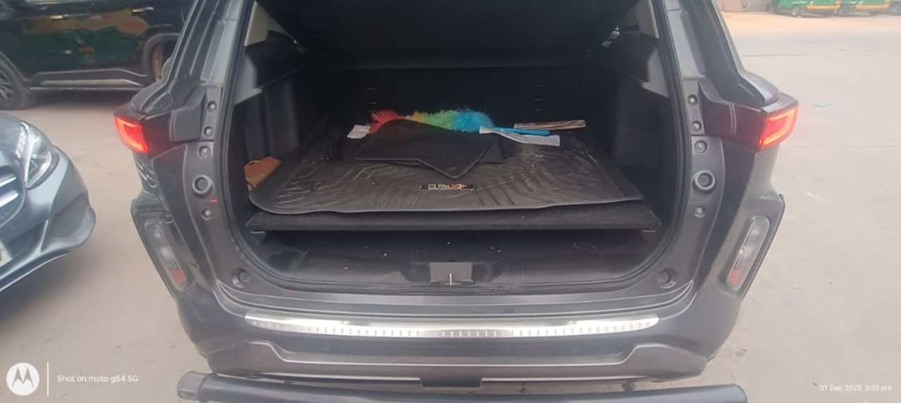 2024 Toyota Urban Cruiser Hyryder V NeoDrive AT SUV 30000 km 2 years for sale in ASST RECON DELHI New Delhi — photo 3