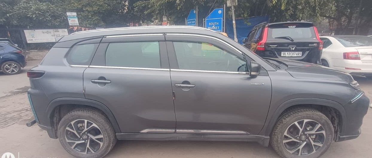 2024 Toyota Urban Cruiser Hyryder V NeoDrive AT SUV 30000 km 2 years for sale in ASST RECON DELHI New Delhi — photo 1