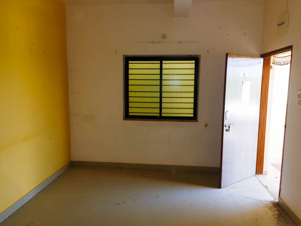 8 BHK Individual House for sale in Sahajanand Park Land, Middle Class Locality. Property is located in Mirzapar Village. Bhuj — photo 8